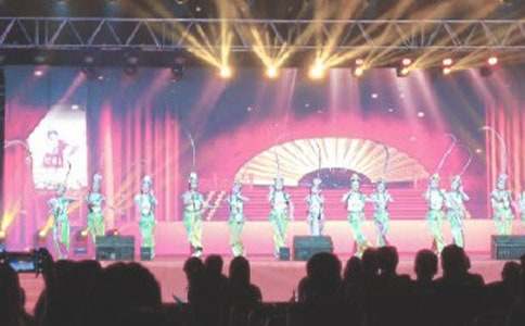 梦见娱乐场所看表演