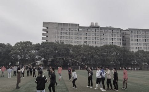 梦见一个大操场