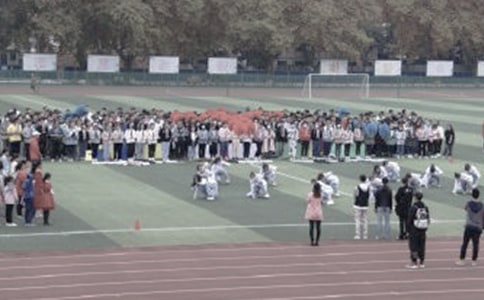 梦见和同学在操场上罚站