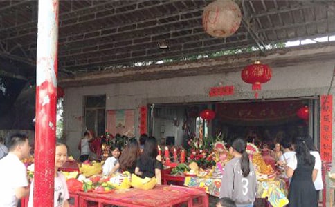 满月剃胎发的风俗不可取