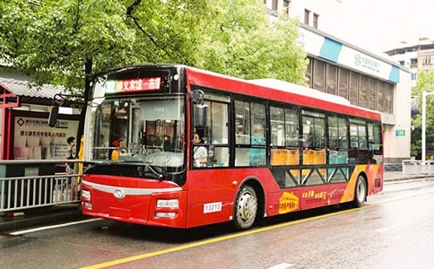 梦见挤上公交车