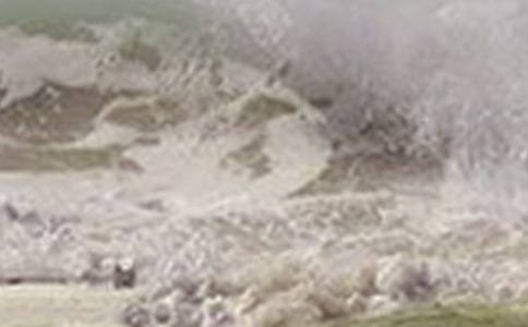 梦见海啸来了
