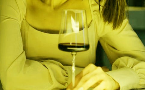 梦见酒杯