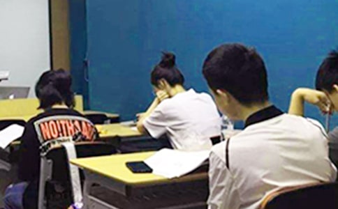梦见在考试