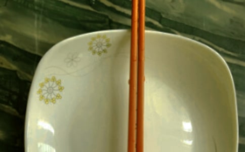 一岁幼儿不慎摔倒筷子从口腔插入颅内