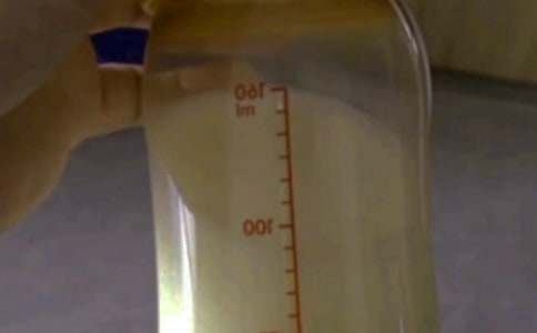 塑料奶瓶和硅胶奶瓶哪个好?