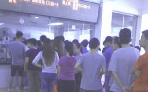 �μ��ж���ʳ��