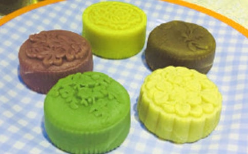 梦见月饼里吃出钱
