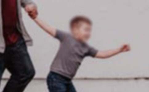 �μ���һ��С�к�